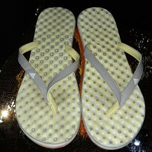 Adidas memory foam flip flops